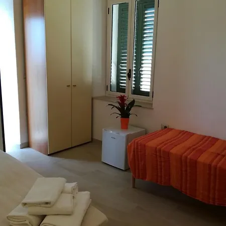 Guest house Fronte Del Lido 2*