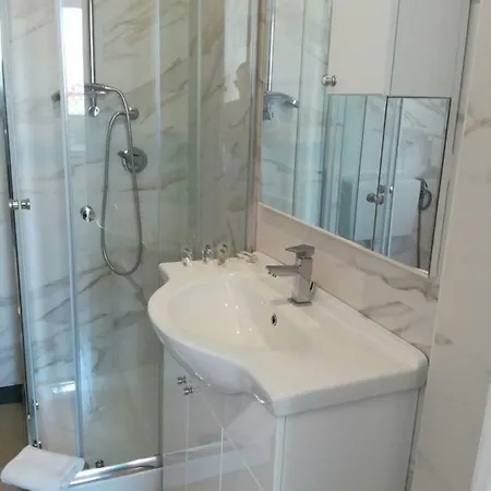 Fronte Del Lido بيت ضيافة 2*